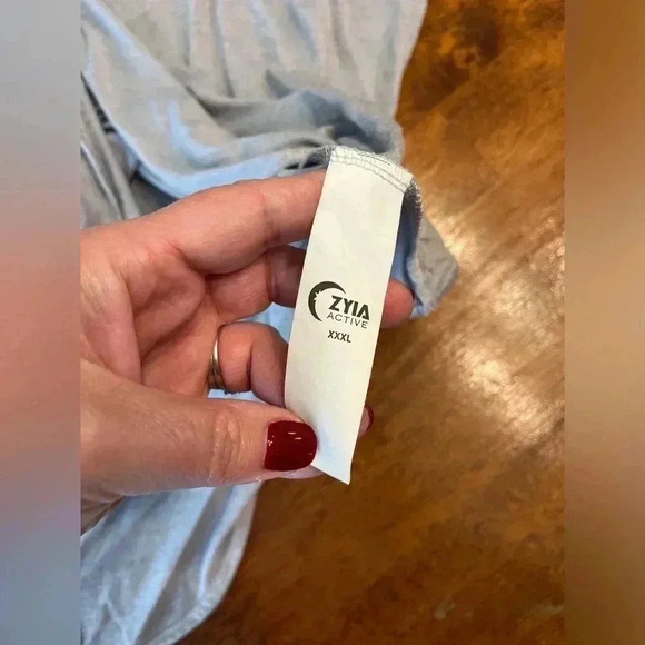 Zyia Gray Twist back tank top - Picture 2 of 3